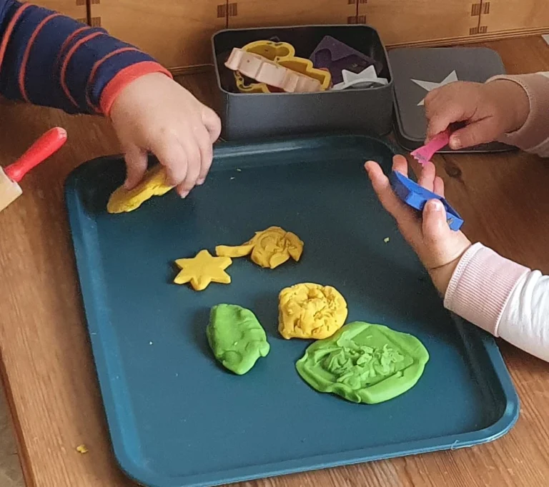 kneten in der Kinderbetreuung Berlin Tegel