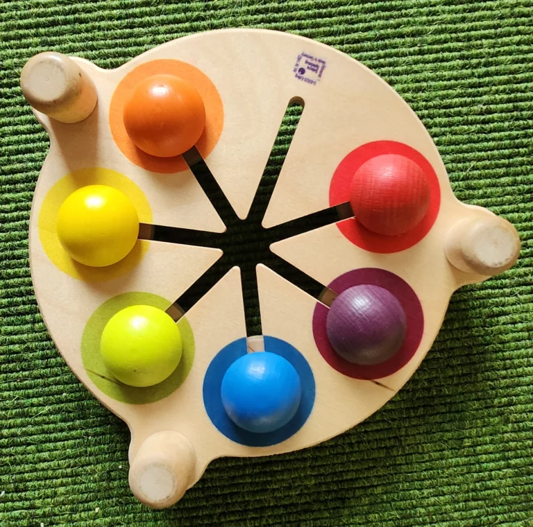 Farben sortieren bei der Tagesmutter in Tegel